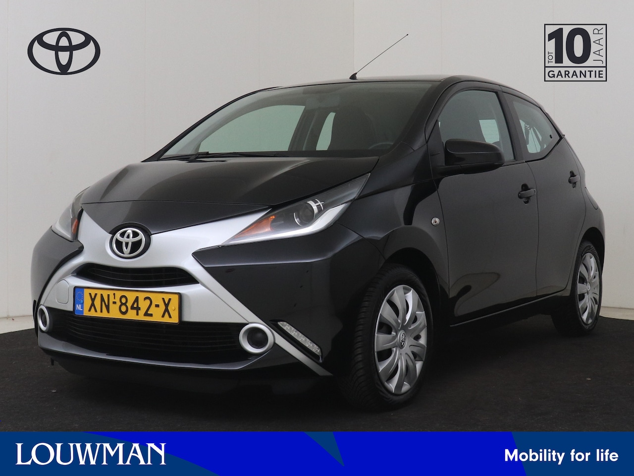 Toyota Aygo - 1.0 VVT-i x-play * Automaat | Dealer Onderhouden | Camera | Bluetooth | Airco - AutoWereld.nl