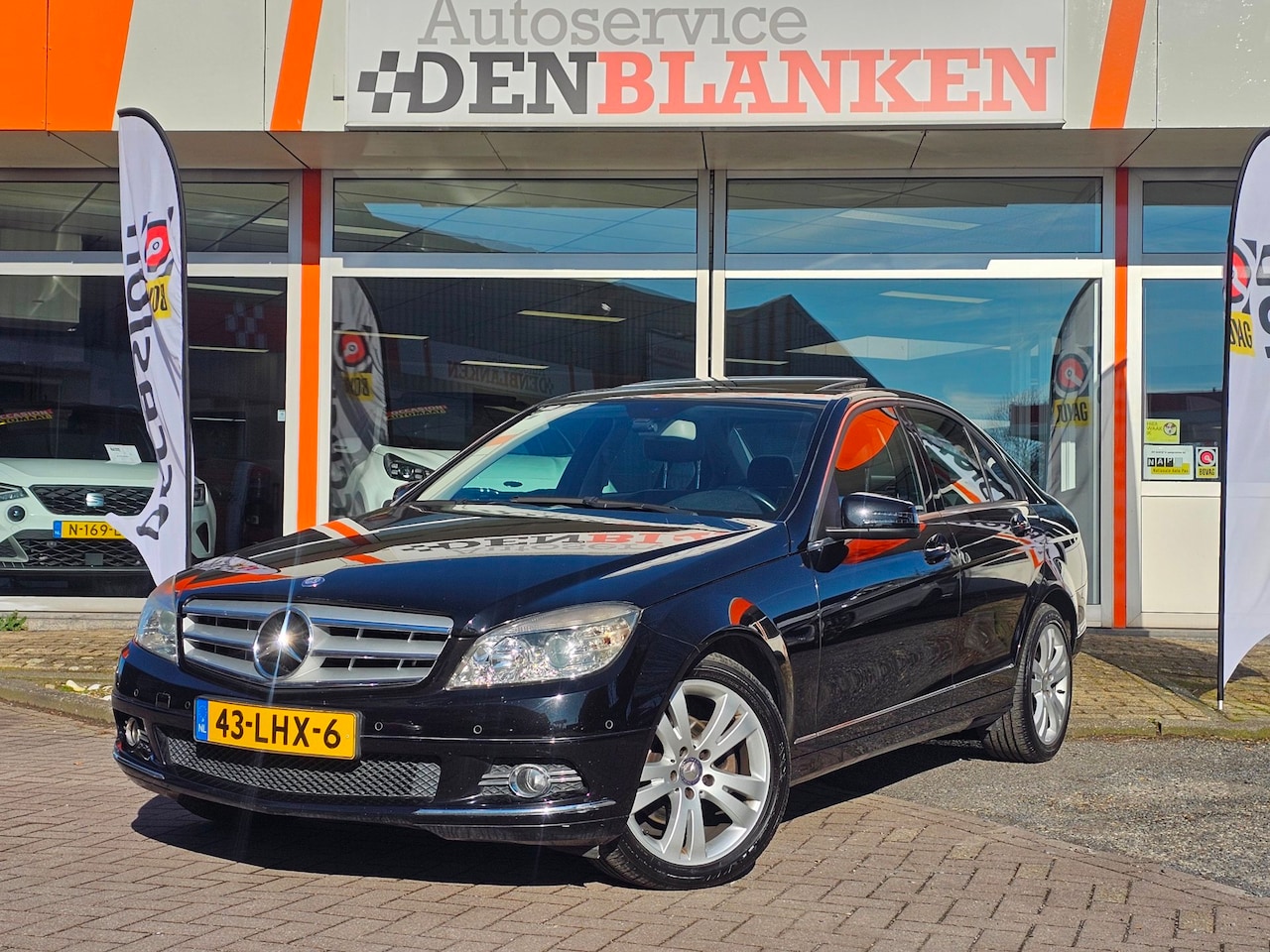 Mercedes-Benz C-klasse - 180 K BlueEFFICIENCY Bns Edition Avantgarde BJ.2010 / Navi / Schuifdak / Half Leer / Clima - AutoWereld.nl