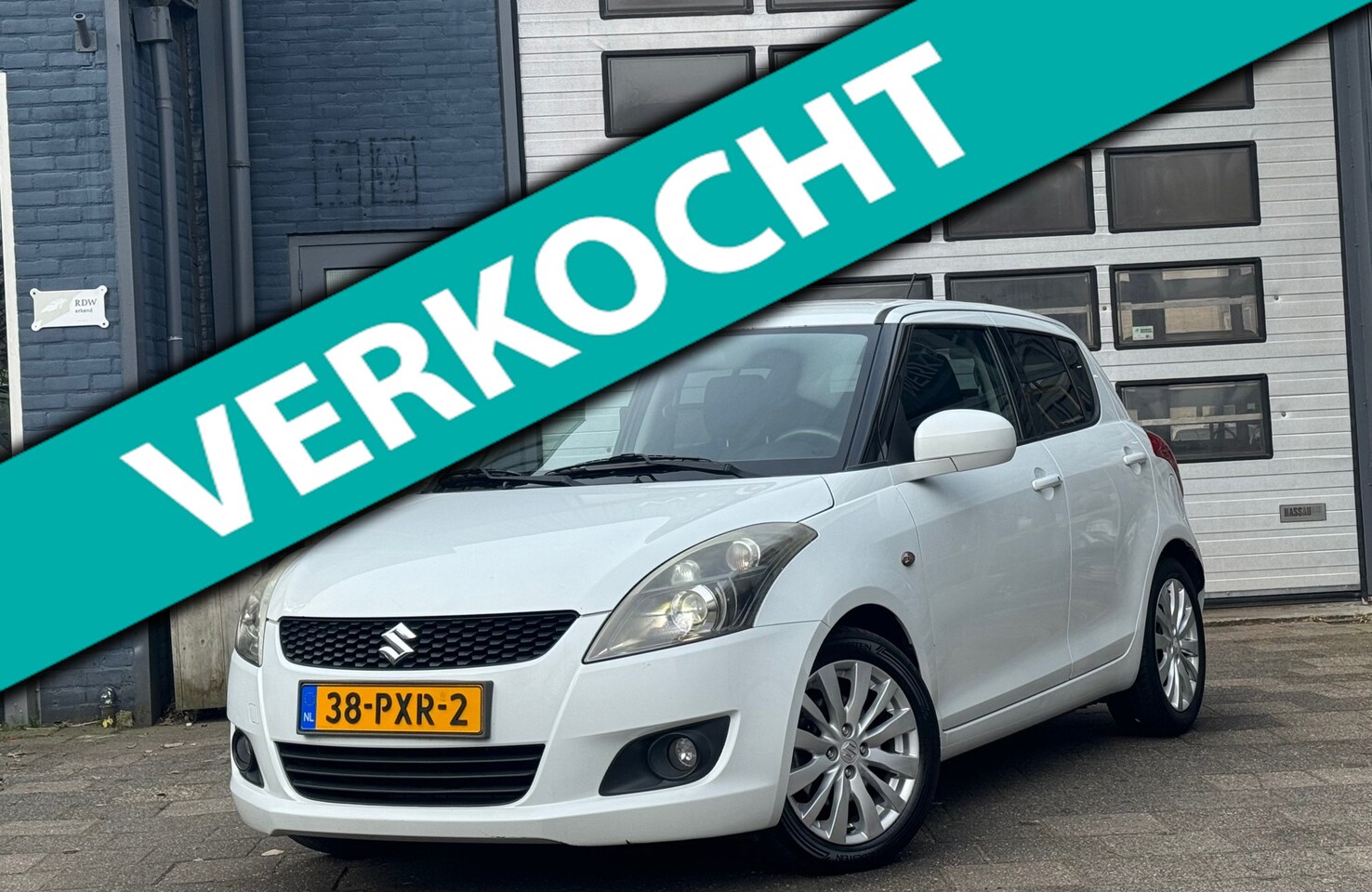 Suzuki Swift - 1.2 Exclusive EASSS | Clima | Cruise | Xenon | Keyless - AutoWereld.nl