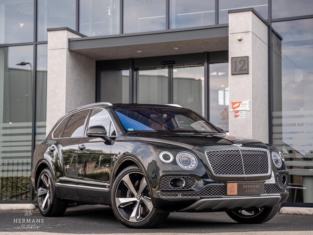 Bentley Bentayga - 6.0 W12 First Edition / Full / NAIM / Massage / 4 Seats / Pano - AutoWereld.nl