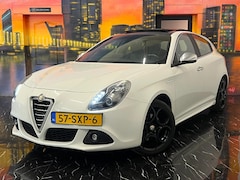 Alfa Romeo Giulietta - 1.4 T Distinctive Pano|Parkeersensor