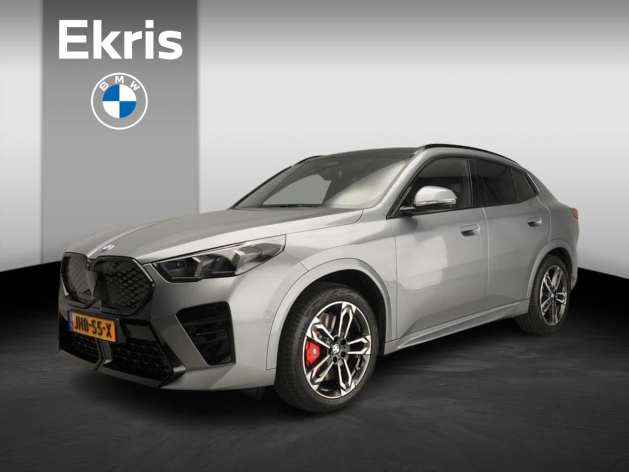 BMW iX2 - eDrive20 | M-Sportpakket | LED | HUD | Active cruise | Schuifdak | Trekhaak | DAB | Harman - AutoWereld.nl