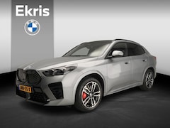 BMW iX2 - eDrive20 | M-Sportpakket | LED | HUD | Active cruise | Schuifdak | Trekhaak | DAB | Harman