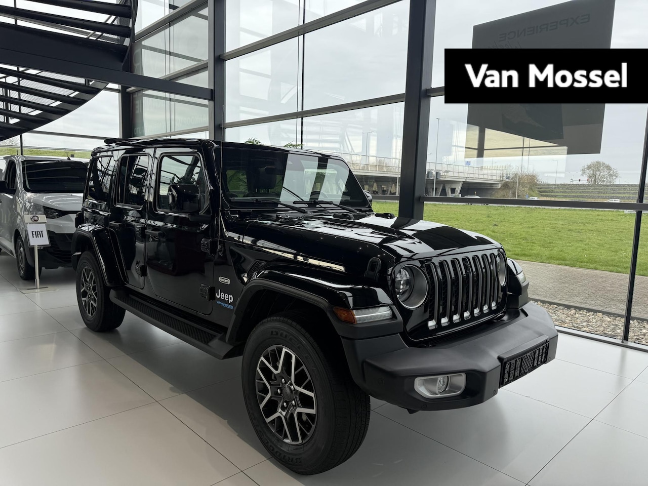 Jeep Wrangler Unlimited - 4xe 380 80th Anniversary | Schuifdak | Leder | Adaptive Cruise Control | Navigatie | Alpin - AutoWereld.nl