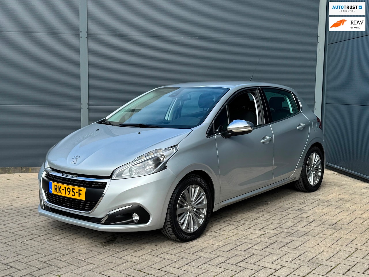 Peugeot 208 - 1.2 PureTech GT-line VOL AUTOMAAT , CAMERA, NAVI - AutoWereld.nl