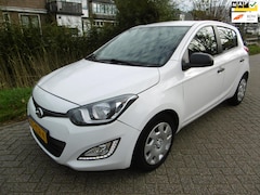 Hyundai i20 - 1.2i 86pk 4-Cil. 5-deurs Airco SCHADE DEUR EXPORT / HANDELSAUTO