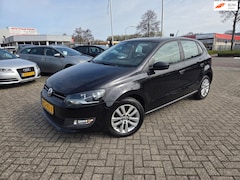 Volkswagen Polo - 1.4-16V Highline/APPLE CARPLAY