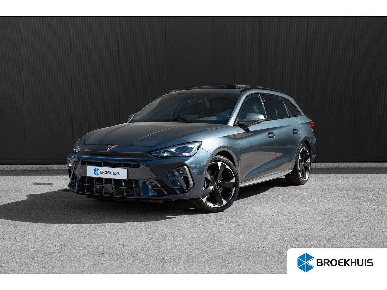 CUPRA Leon Sportstourer - 1.5 TSI e-Hybrid Business | Panoramadak | Achteruitrijcamera | Dodehoekdetectie | Adaptive - AutoWereld.nl