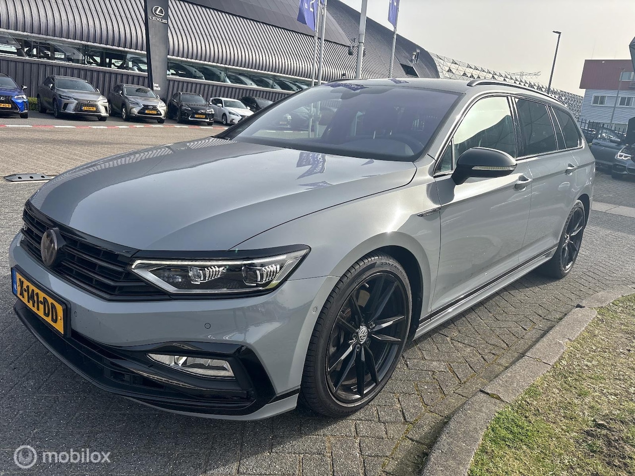 Volkswagen Passat Variant - 2.0 TSI 4Motion Elegance Bus R-Line - AutoWereld.nl