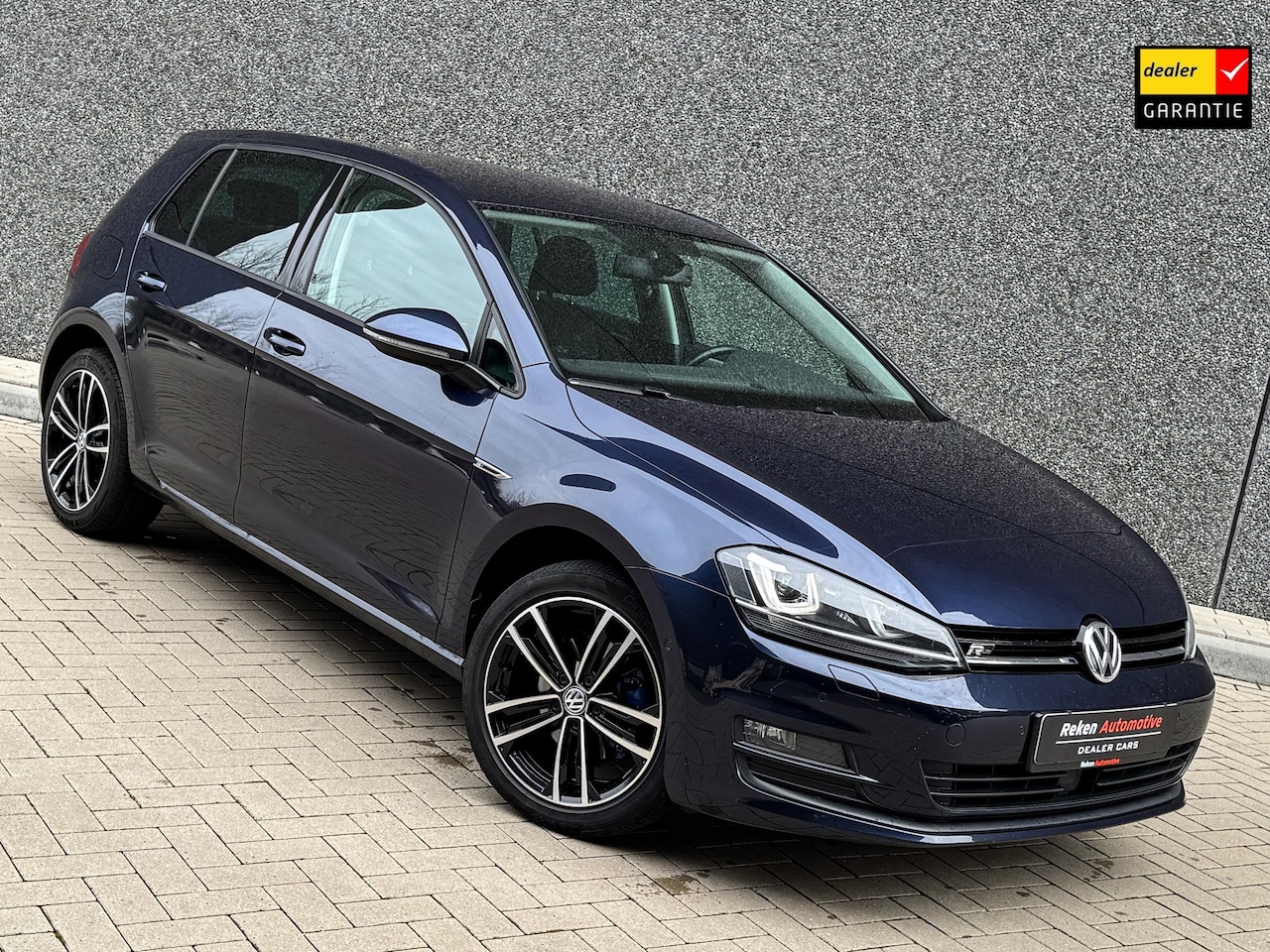 Volkswagen Golf - 1.2 TSI R-line DSG Cruise 110 PK Acc Camera - AutoWereld.nl