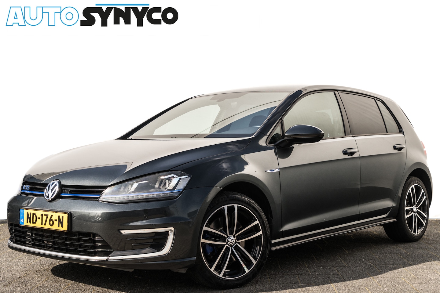 Volkswagen Golf - 1.4 TSi GTE Connected Series | LED | 17 inch | Sportstoelen | Getint Glas - AutoWereld.nl