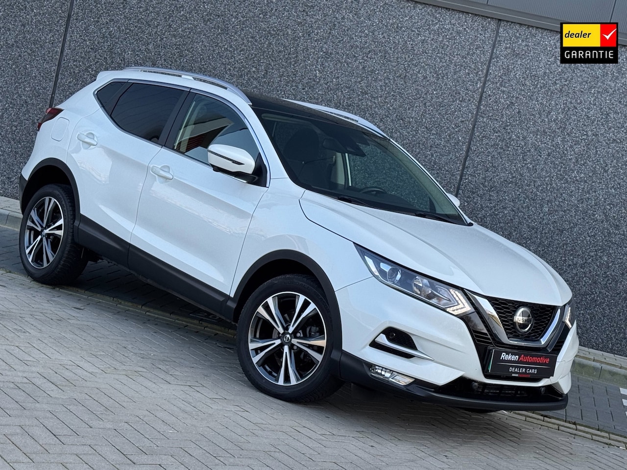 Nissan Qashqai - 1.2 N-Connecta Automaat 360GR Cam Navi Trekhaak - AutoWereld.nl