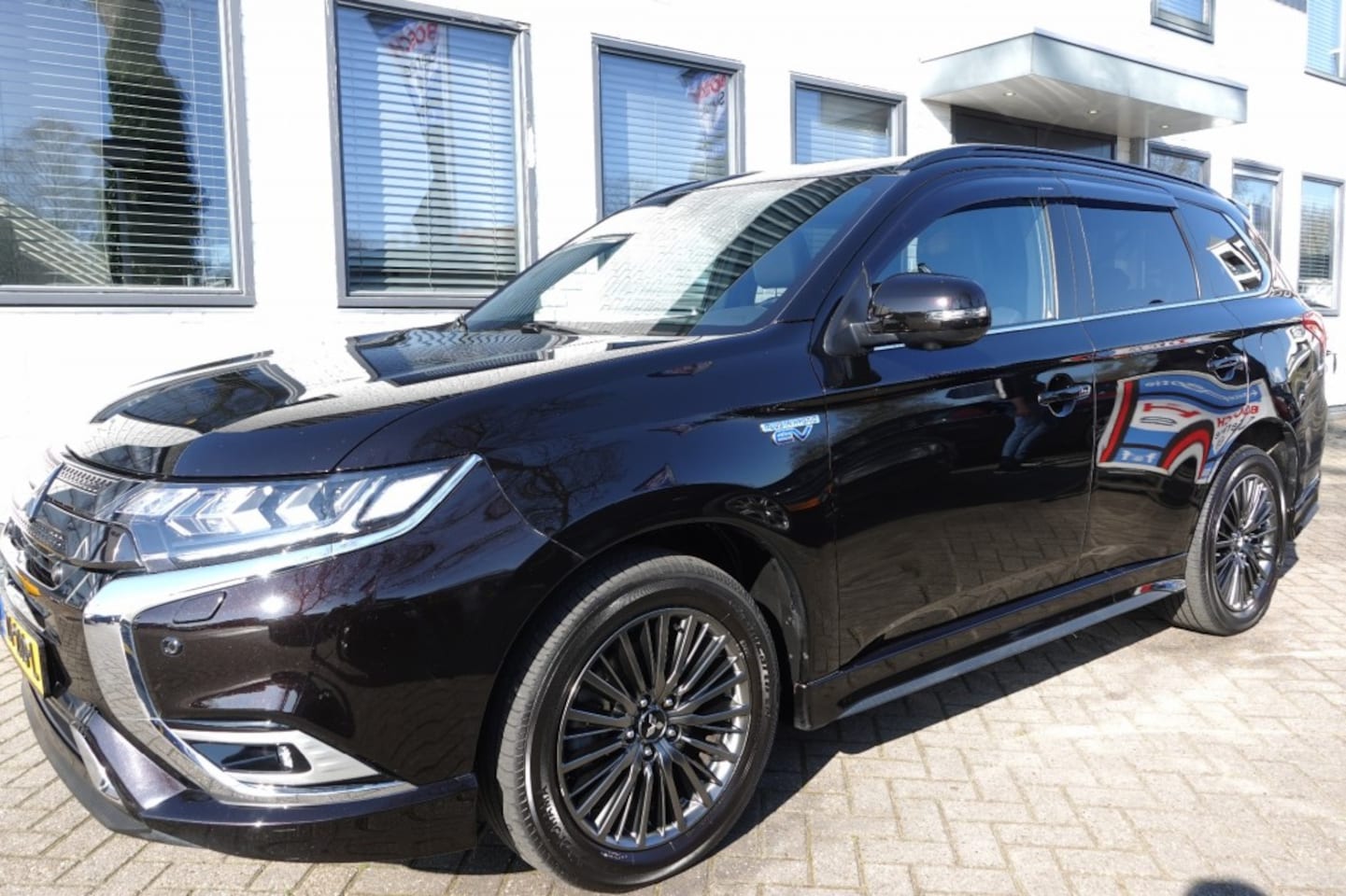 Mitsubishi Outlander - 2.4 PHEV S-EDITION Schuifdak - AutoWereld.nl