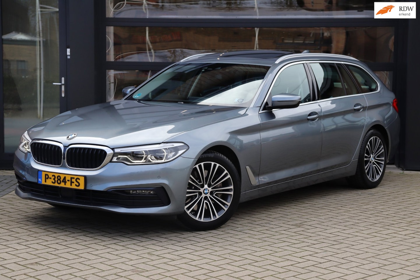 BMW 5-serie Touring - 530d xDrive High Executive | Dealer Onderhouden | Apple Carplay | Pano | Harman/Kardon | M - AutoWereld.nl