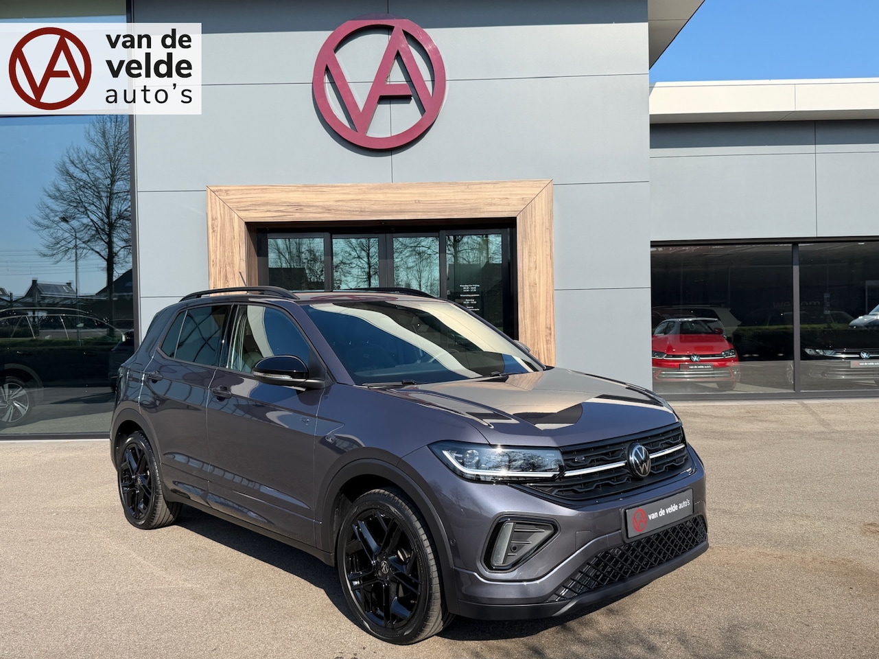 Volkswagen T-Cross - 1.5 TSI 150pk DSG R-Line | Black Style | Trekhaak | IQ Led | Dode hoek | Navi | Rijklaar i - AutoWereld.nl
