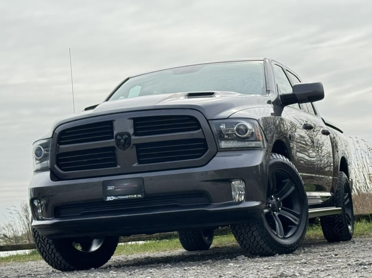 Dodge Ram 1500 - 5.7L V8 HEMI, BLACK EDITION, ORIG NED, NETTE STAAT! - AutoWereld.nl