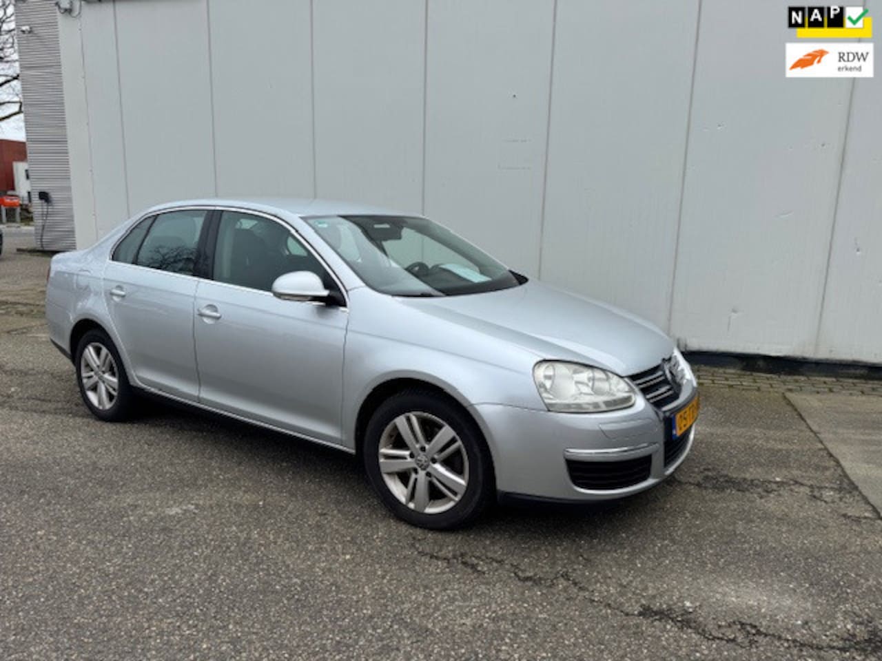 Volkswagen Jetta - 2.0 FSI Comfortline 2.0 FSI Comfortline - AutoWereld.nl