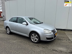 Volkswagen Jetta - 2.0 FSI Comfortline Automaat