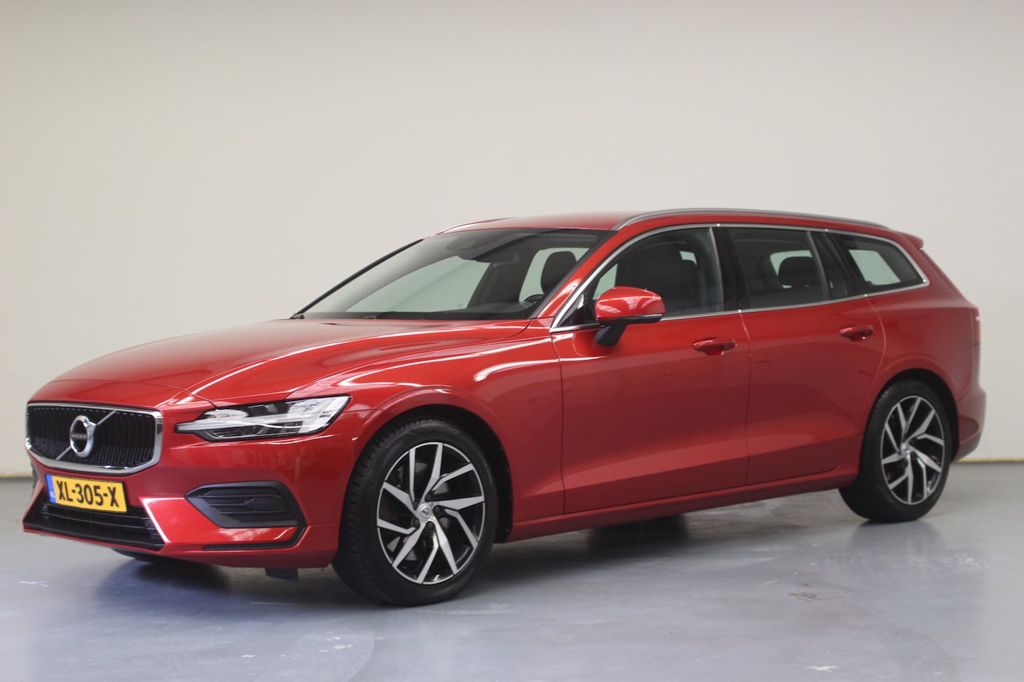 Volvo V60 - T5 Momentum Business | Rijklaarprijs | Trekhaak | Leer | - AutoWereld.nl