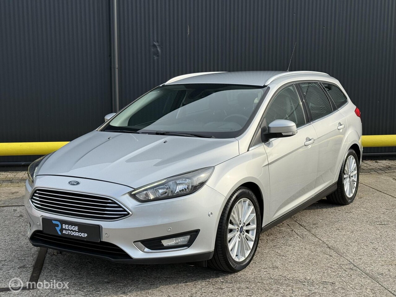 Ford Focus Wagon - 1.0 Titanium Edition TREKHAAK - AutoWereld.nl