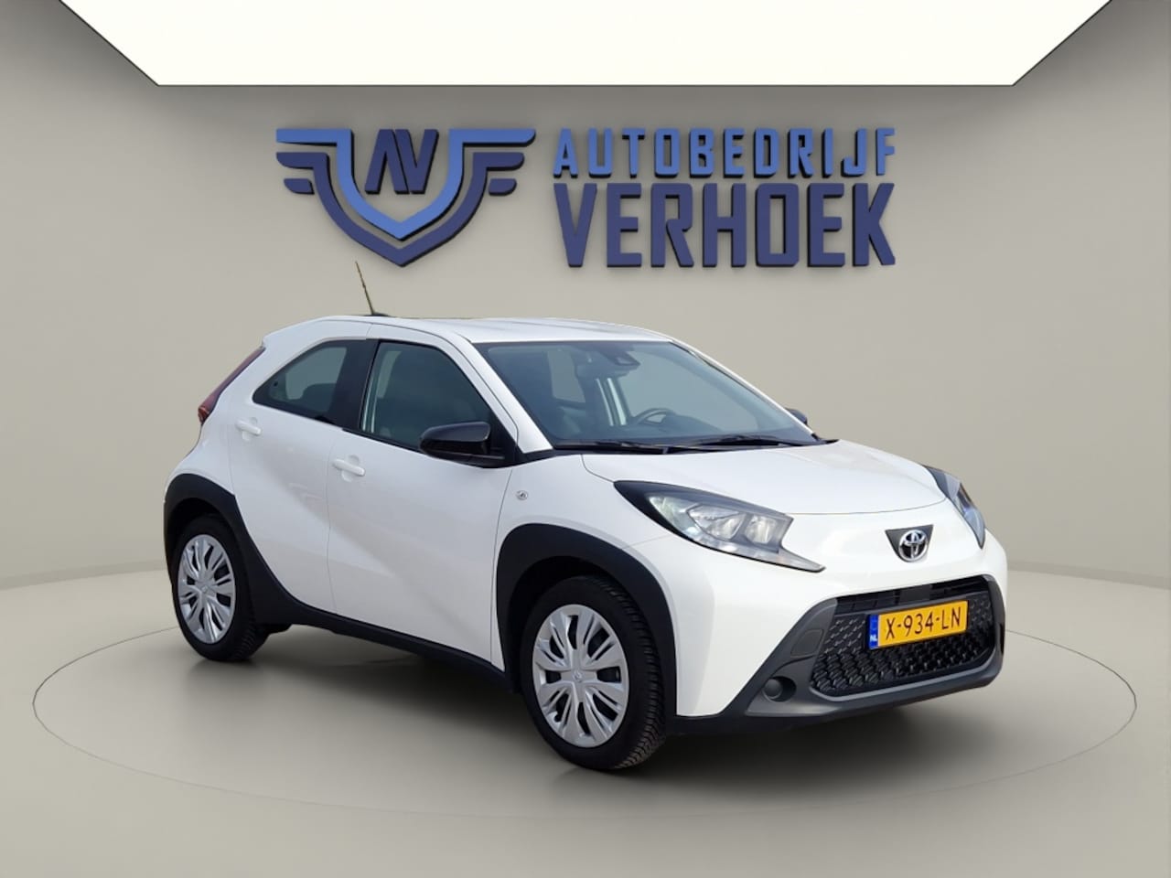 Toyota Aygo X - 1.0 VVT-i MT Play NL Auto - All Season Banden - Carplay - AutoWereld.nl