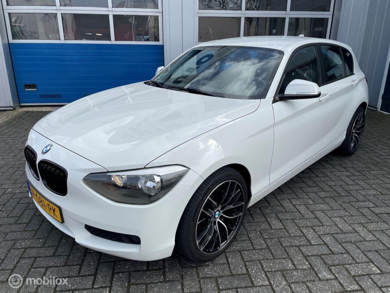 BMW 1-serie - 114i EDE Business 2014 5-deurs Navi-18'-M.stuur - AutoWereld.nl