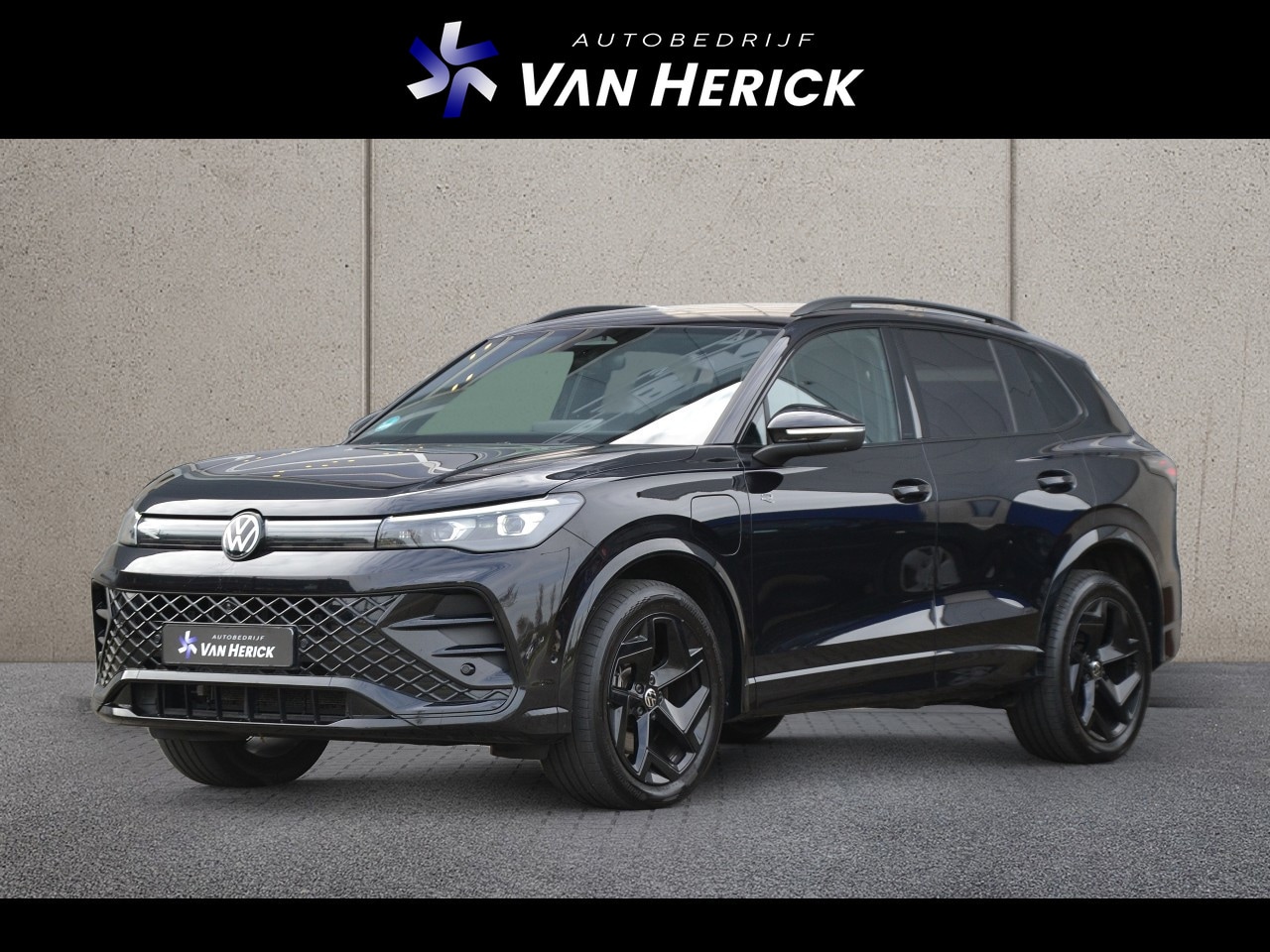 Volkswagen Tiguan - 1.5 eHybrid R-Line 272PK | Black Style | IQ Light | Trekhaak | Head-up - AutoWereld.nl