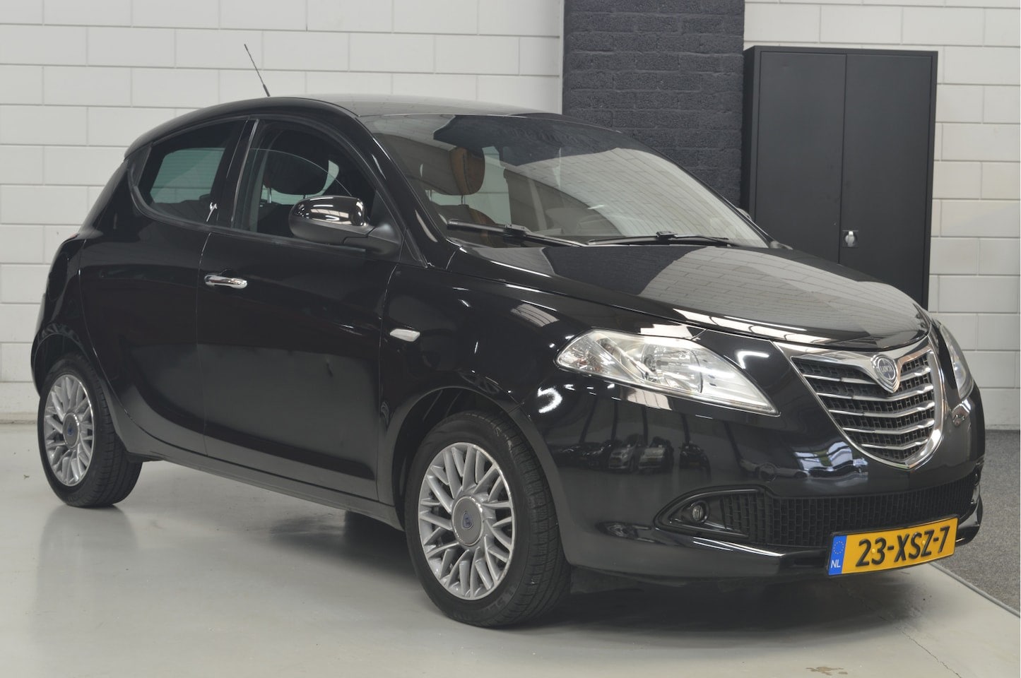 Lancia Y(psilon) - Ypsilon 1.2 Black & Red - AutoWereld.nl