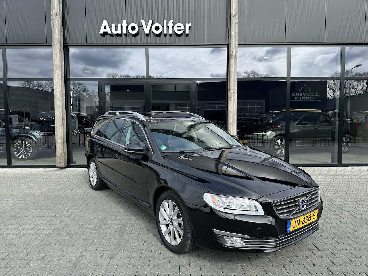 Volvo V70 - 2.0 T4 Polar+ Inscription line|open dak|NL auto - AutoWereld.nl