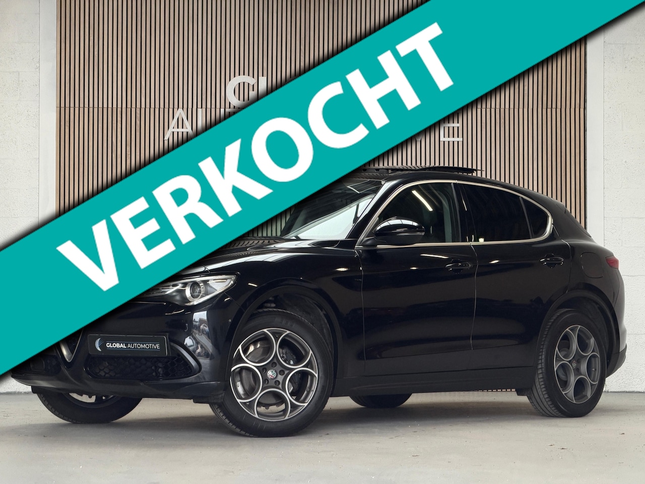 Alfa Romeo Stelvio - 2.0 T AWD - PANORAMADAK - 19'' - ACHTERUITRIJCAMERA - AutoWereld.nl