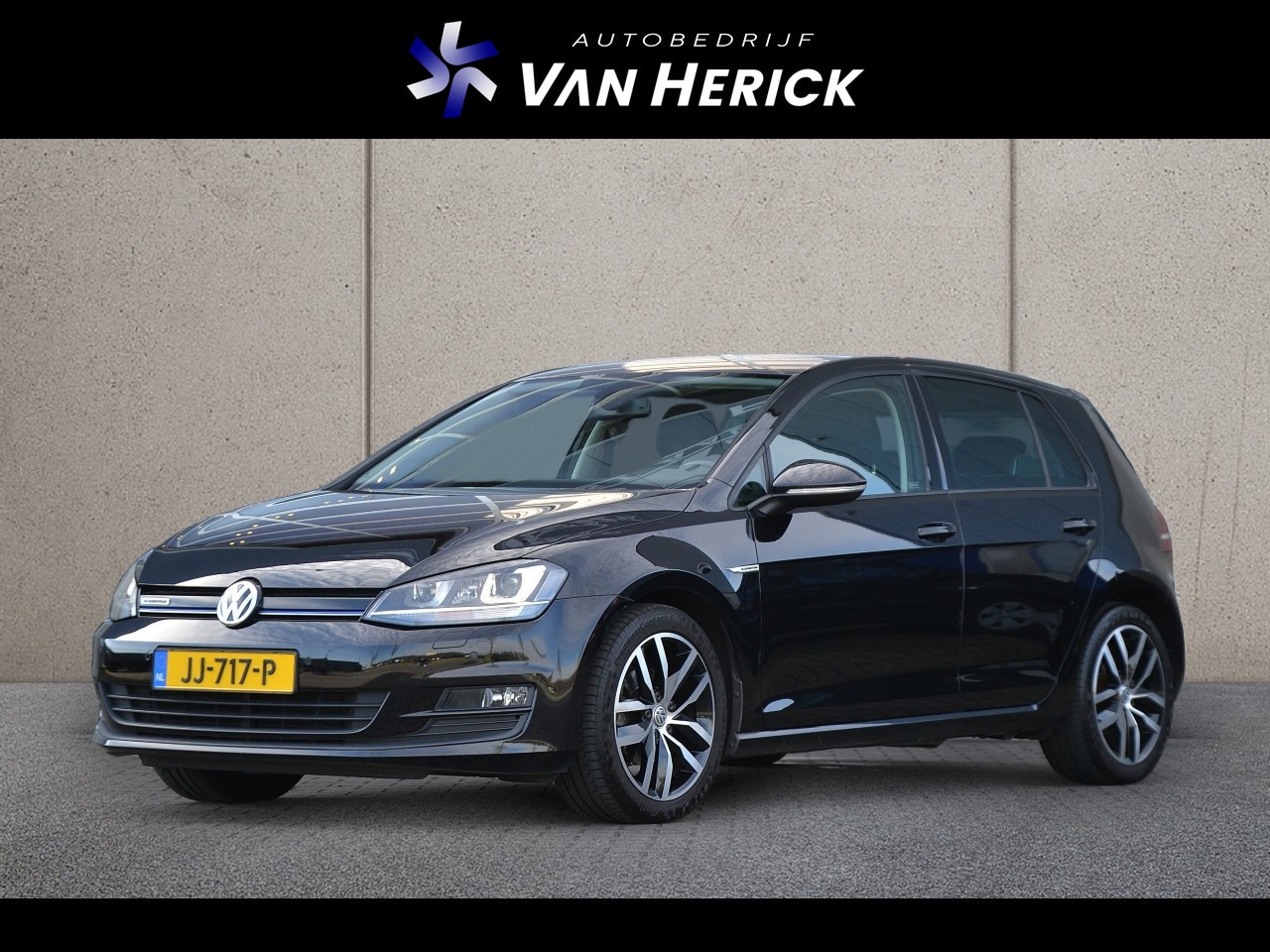 Volkswagen Golf - 1.0 TSI Comfortline | Navigatie | Achteruitrijcamera | Stoelverwarming - AutoWereld.nl