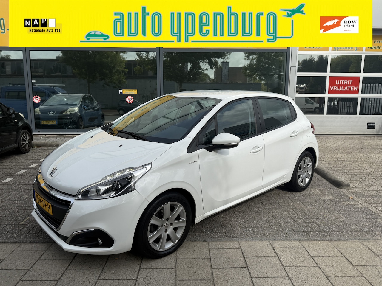 Peugeot 208 - 1.0 PureTech Urban Move * Airco * Carplay / Navi * LM-Velgen * - AutoWereld.nl