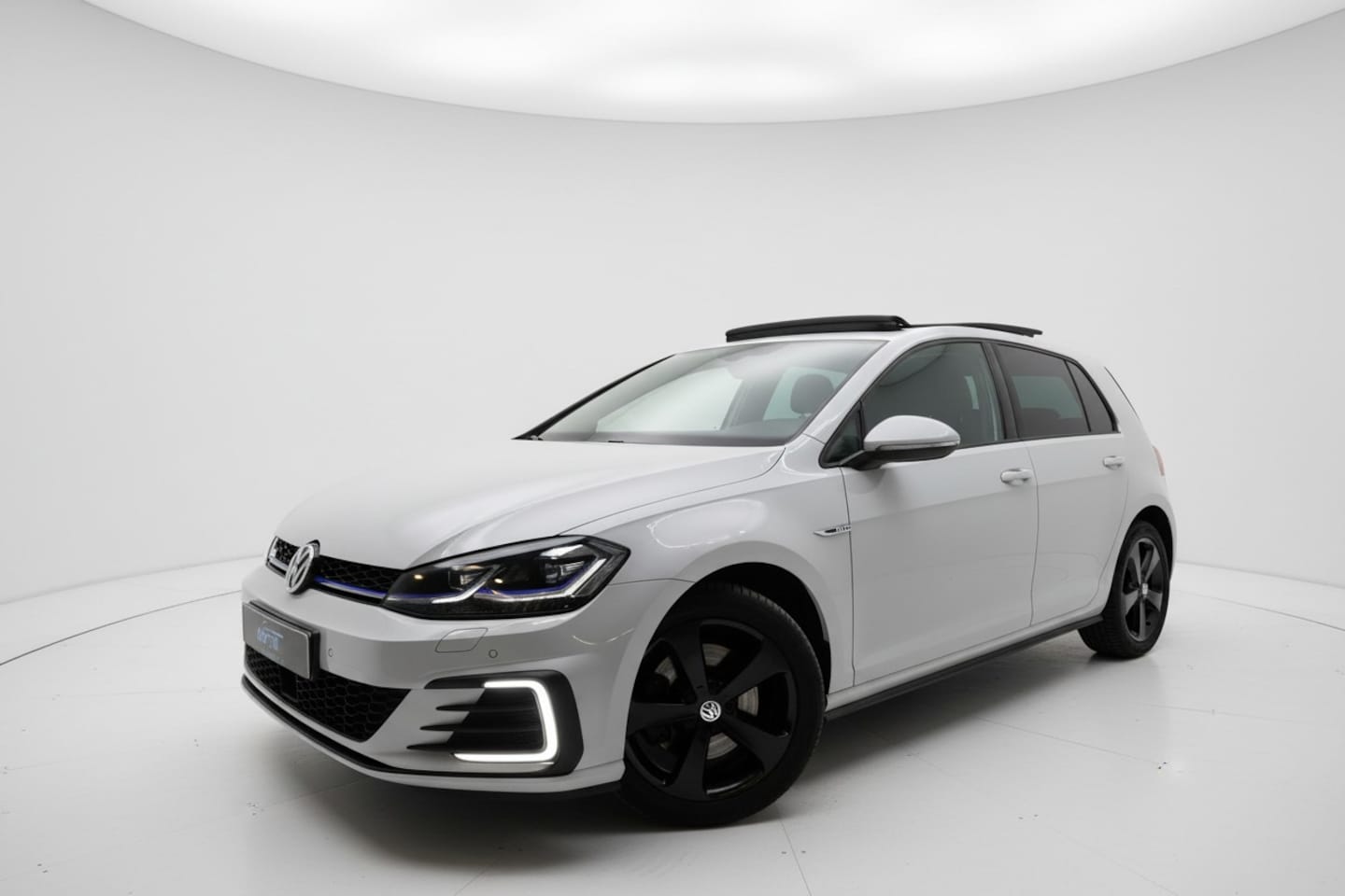 Volkswagen Golf - 1.4 TSI PHEV GTE PANO VIRTUAL CAMERA ACC - AutoWereld.nl