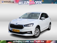 Skoda Fabia - 1.0 TSI 95pk Selection / Navigatie by APP / LM 15 inch / LED / Parkeersensoren A. / Airco