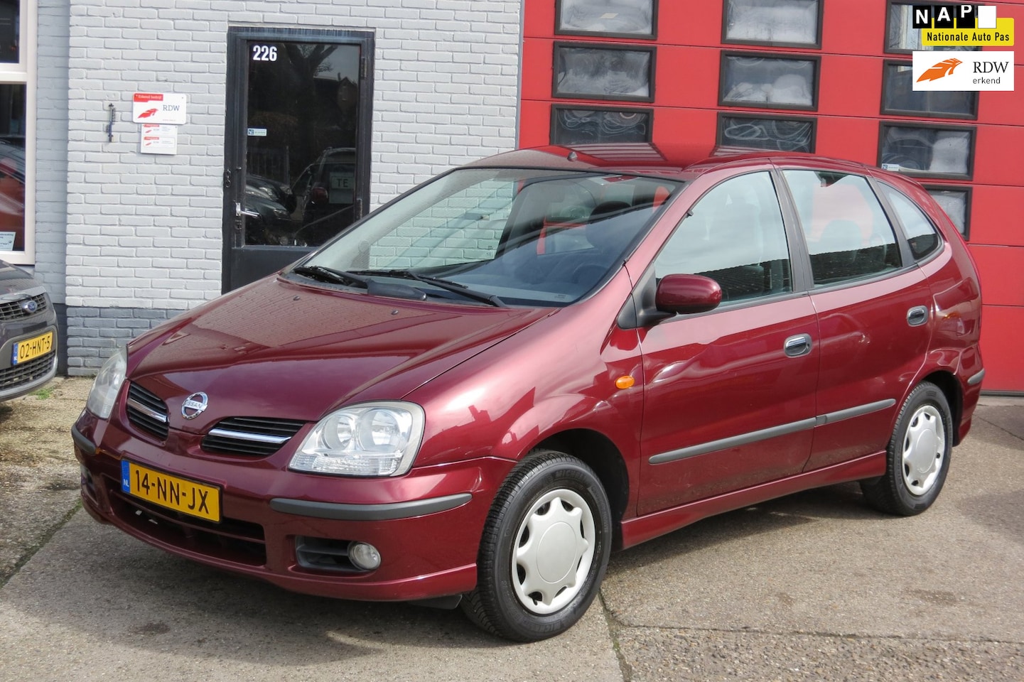 Nissan Almera Tino - 1.8 1.8 , AIRCO, NAVIGATIE, CAMERA - AutoWereld.nl