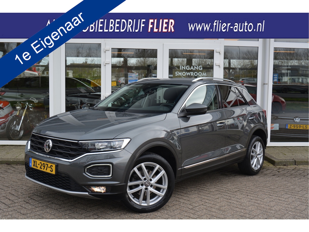 Volkswagen T-Roc - 1.5 150PK TSI Sport ✅ Orig. NL ✅ Adaptive ✅ StoelVW ✅ StuurVW ✅ Trekhaak ✅ - AutoWereld.nl