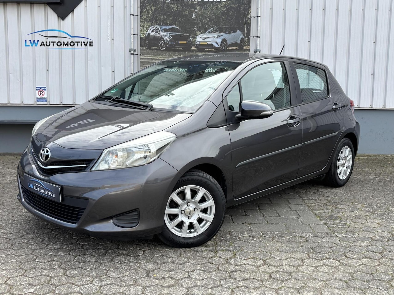 Toyota Yaris - 1.0 VVT-i Aspiration | Trekhaak | Achteruitrijcamera | Airco - AutoWereld.nl
