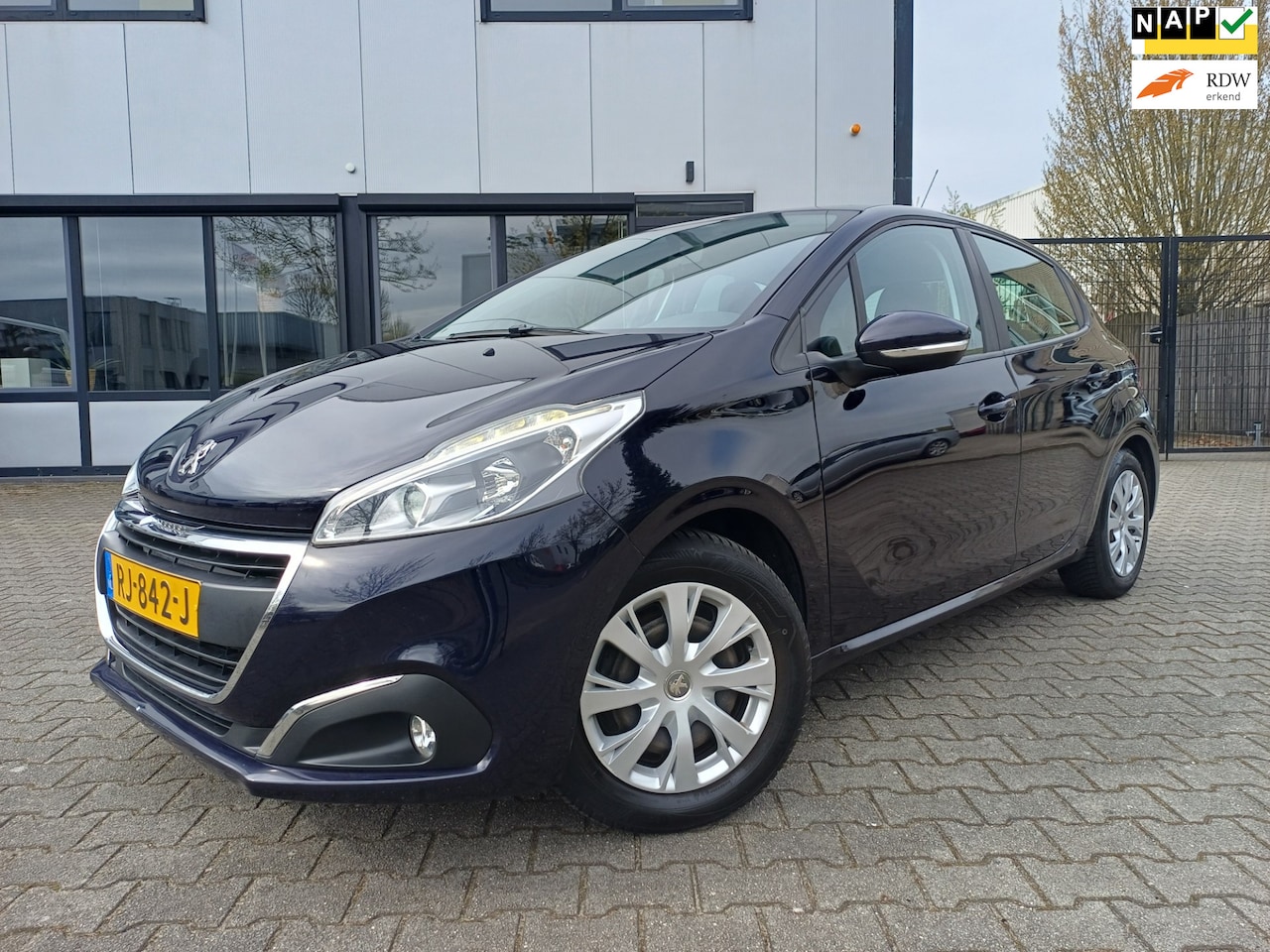 Peugeot 208 - 1.2 PureTech Blue Lion NAVI/CRUISE/PDC/AIRCO/ORGNEDERLANDS - AutoWereld.nl