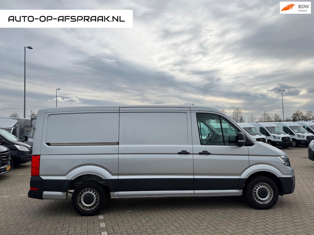 Volkswagen Crafter - 30 2.0 TDI L3H2 Highline Automaat Camera Navi Cruise Airco - AutoWereld.nl