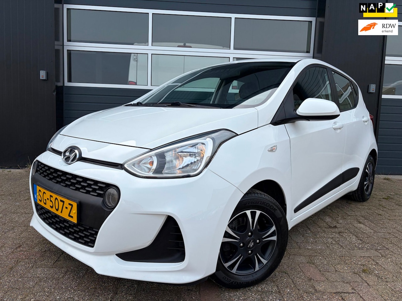 Hyundai i10 - 1.0i Comfort|Airco|BT|Navi|Cruise control - AutoWereld.nl