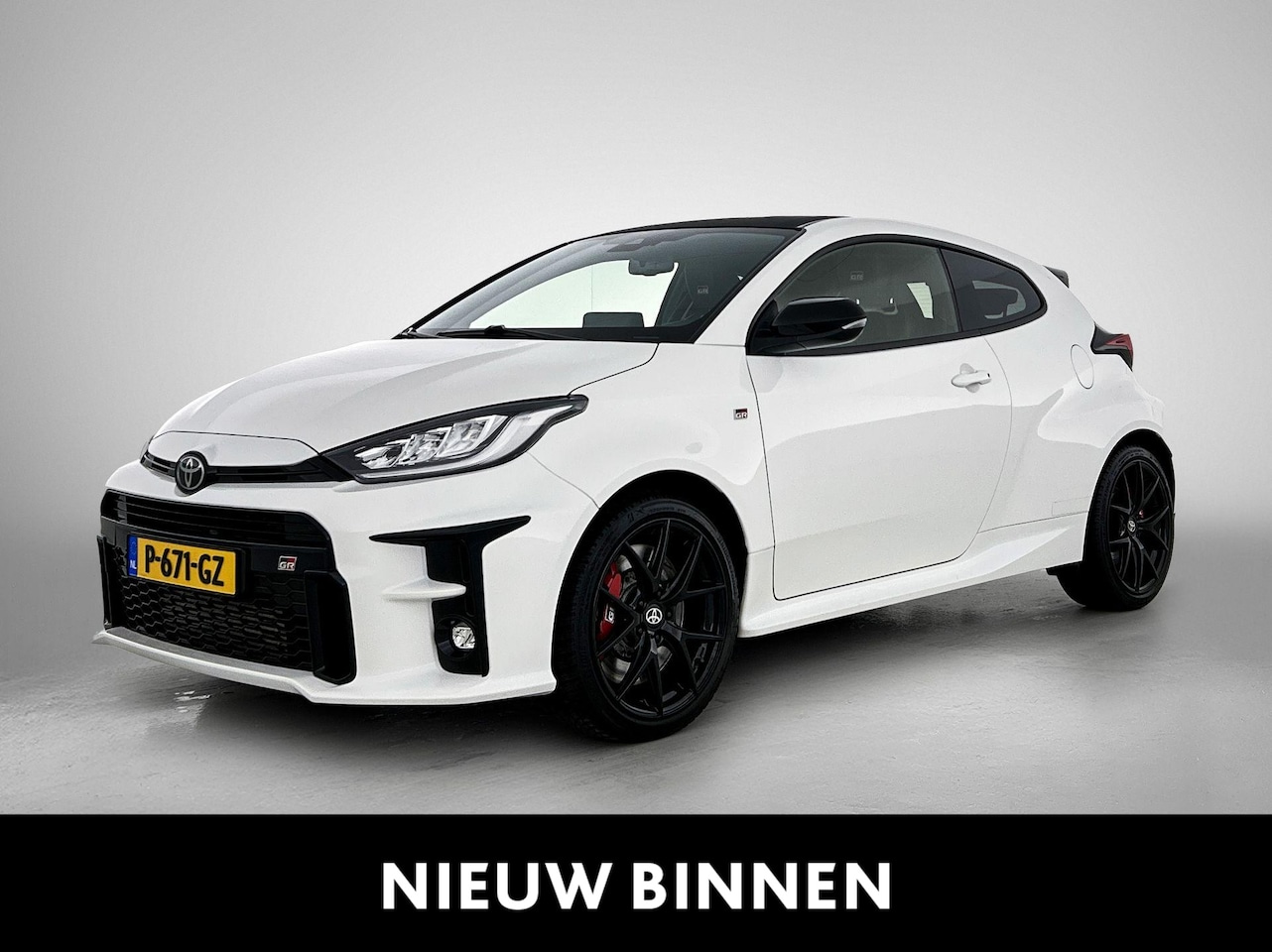 Toyota Yaris - 1.6 GR Performance 261 PK | cruise control adaptief | lichtmetalen velgen 18" | microvezel - AutoWereld.nl