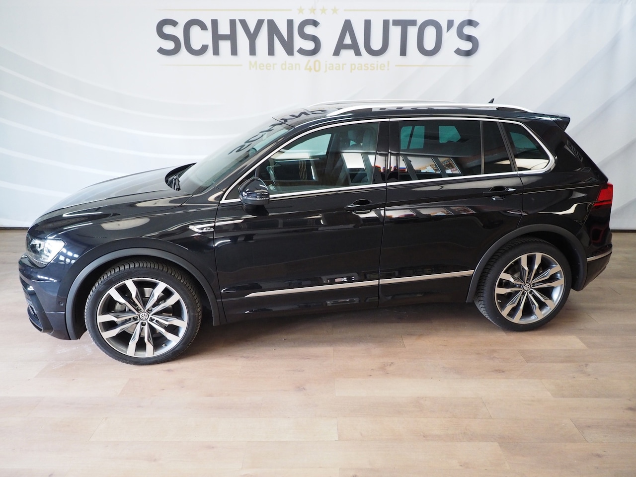 Volkswagen Tiguan - 2.0 TSI 4Motion Highline Business R 2.0 TSI 4Motion Highline Business R - AutoWereld.nl