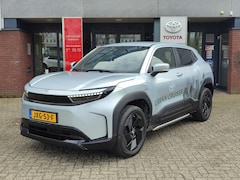 Toyota Urban Cruiser - DYNAMIC 61KWH STOEL/STUURVERWARMING BLIND-SPOT KEYLESS WARMTEPOMP CAMERA PARK-SENSOREN NAV