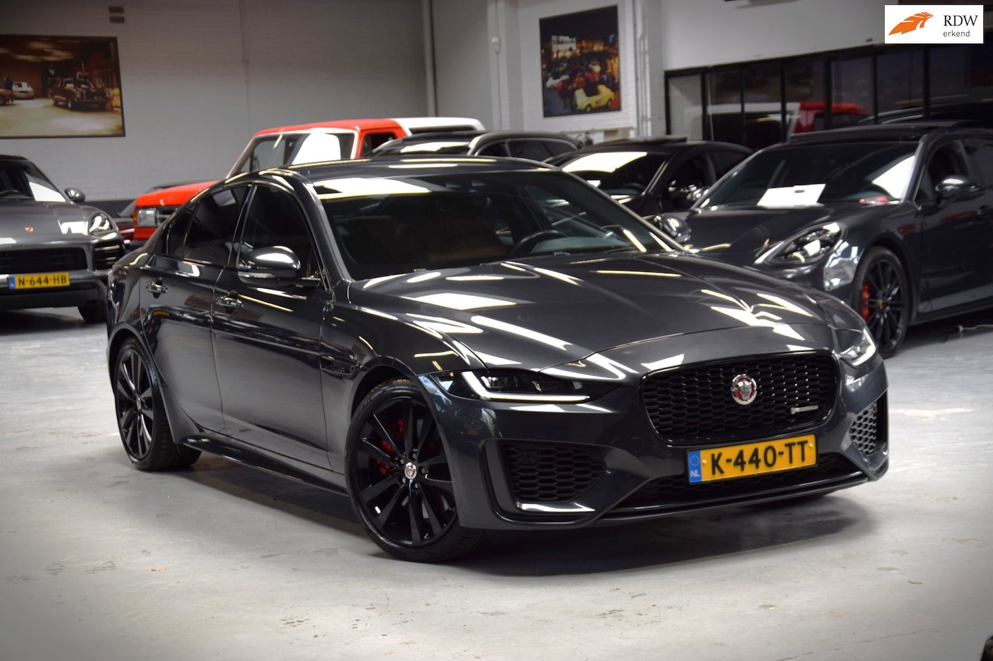 Jaguar XE - 2.0 P250 R-Dynamic HSE Navi|Leder|Org.NL|2e Eig|Lane-Assist|Dealer onderhouden - AutoWereld.nl