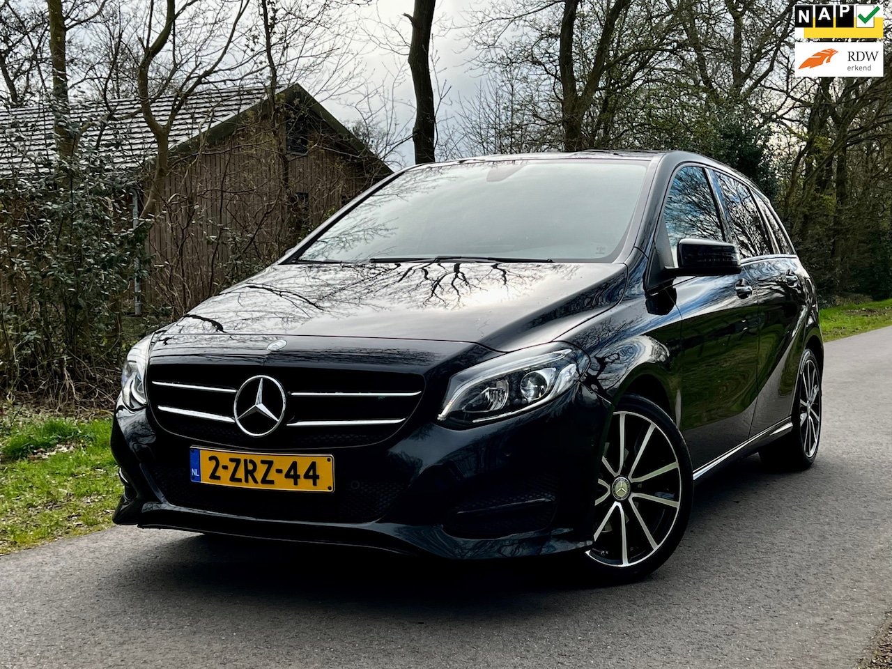 Mercedes-Benz B-klasse - 180 Prestige | Leder + Navi + Cruise + Trekhaak Nu € 12.450,-!!! - AutoWereld.nl