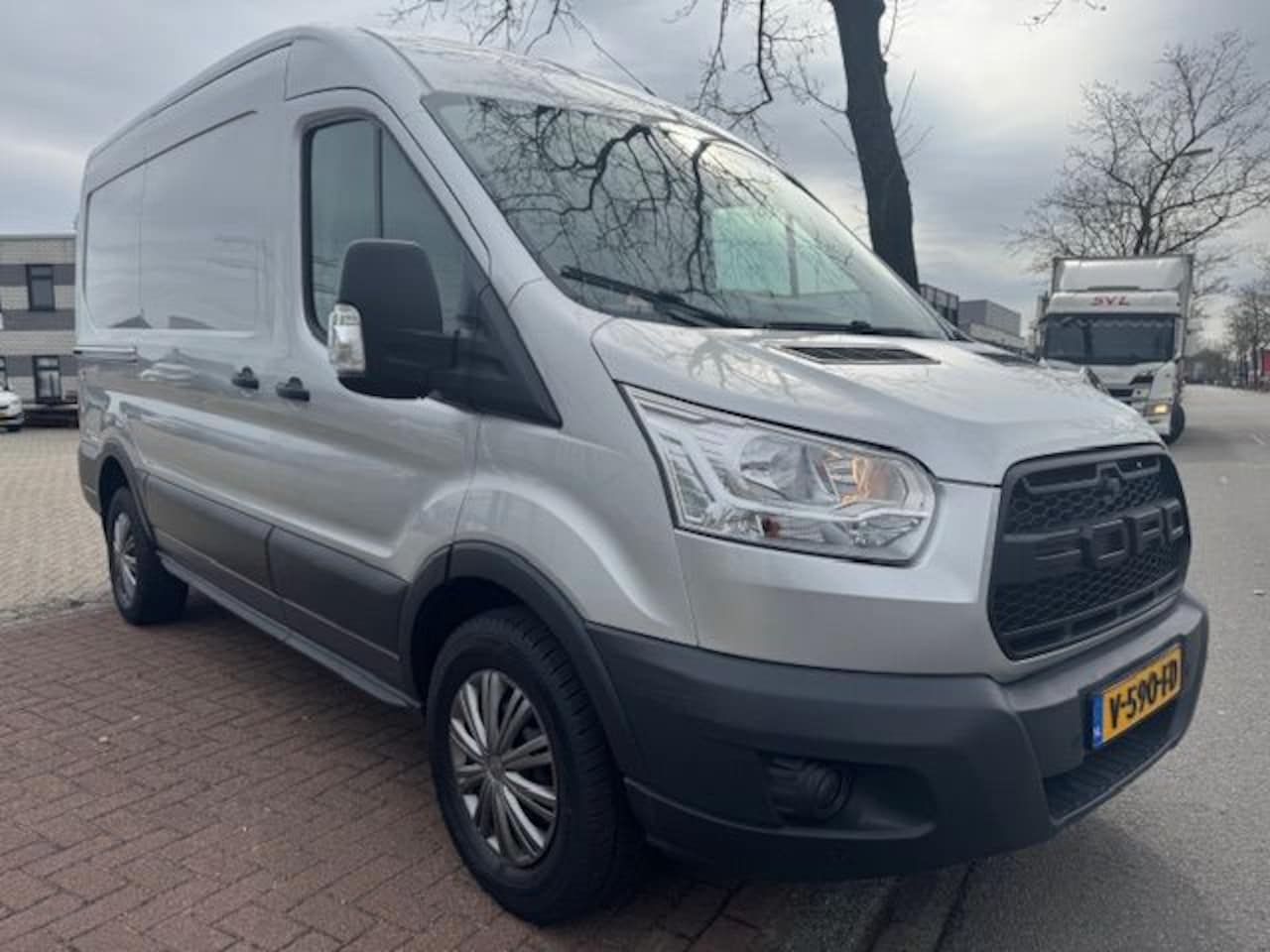 Ford Transit - 330 2.0 TDCI 170pk Euro 6 L2 H2 Trend Sport Airco,Navigatie,Camera,3 Zits - AutoWereld.nl
