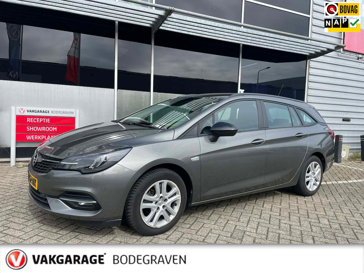 Opel Astra Sports Tourer - 1.2 Edition / camera / navigatie / trekhaak - AutoWereld.nl