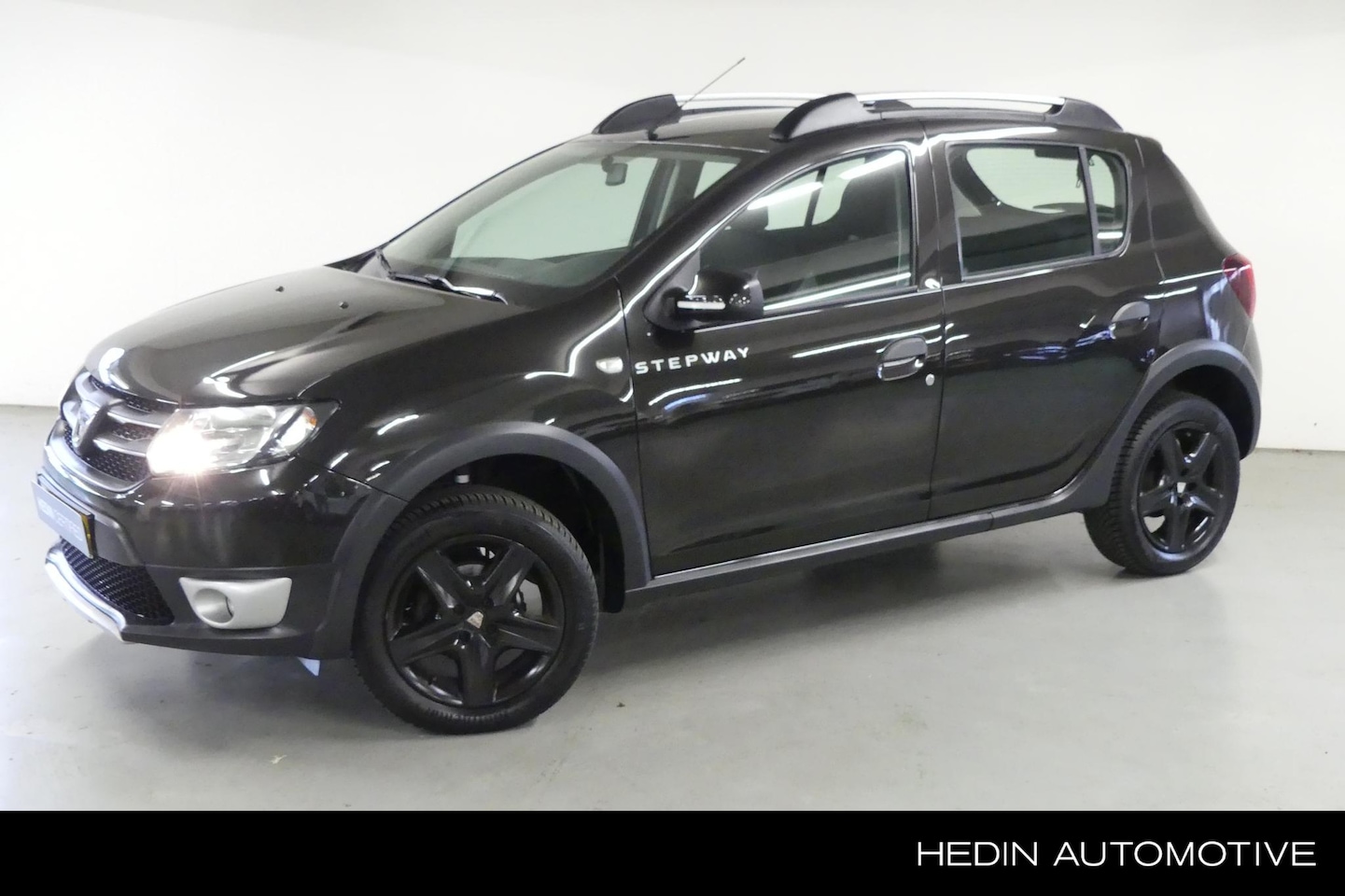 Dacia Sandero Stepway - TCe 90 Lauréate | MediaNav Multimedia & Navigatie | Airco | Parkeersensoren | Cruise Contr - AutoWereld.nl