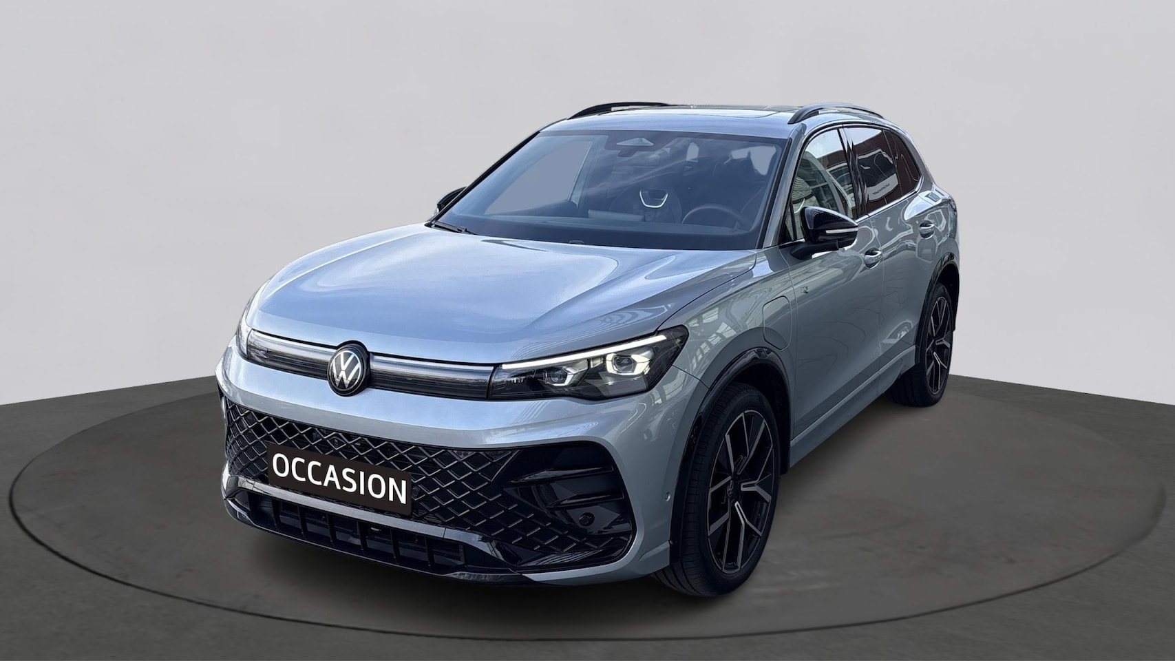 Volkswagen Tiguan - 1.5 eHybrid 204 PK R-Line Edition Trekhaak - Panoramadak - AutoWereld.nl