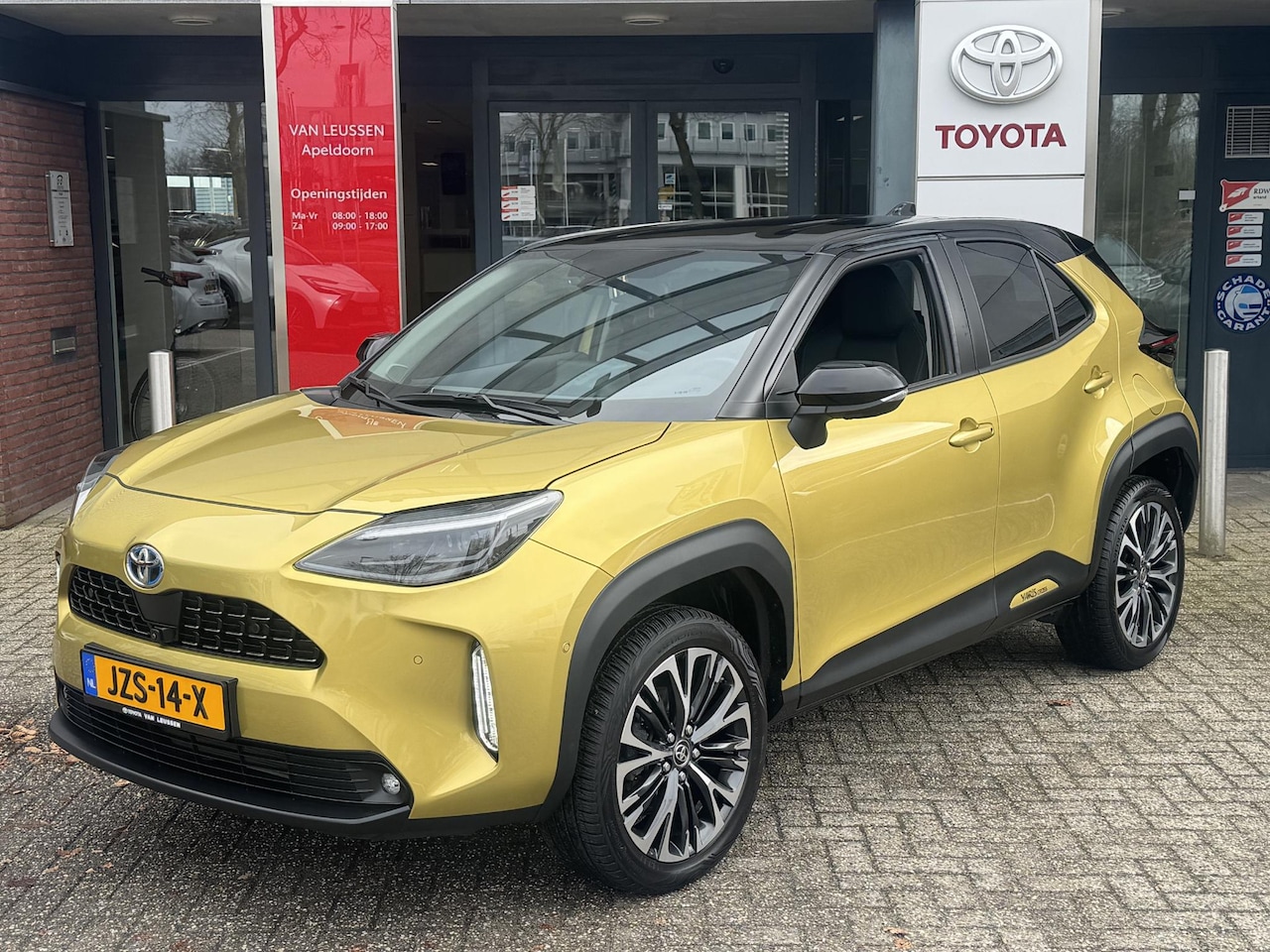 Toyota Yaris Cross - 1.5 HYBRID EXECUTIVE 360°CAMERA STOEL/STUURVERW EL-ACHTERKLEP BLIND SPOT 18'' LM-VELGEN 4S - AutoWereld.nl